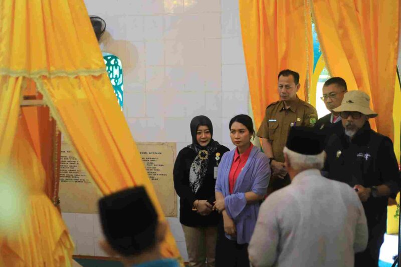 Wakil Menteri Pariwisata (Wamenpar), Ni Luh Puspa, saat melakukan kunjungan kerja ke pulau Penyengat. Foto: Diskominfo Tanjungpinang 