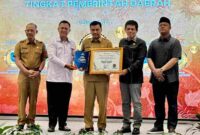 Pemerintah Kota (Pemko) Tanjungpinang berhasil meraih predikat kualitas tertinggi dalam Penganugerahan Predikat Kepatuhan Penyelenggaraan Pelayanan Publik tahun 2024. Foto: Diskominfo Tanjungpinang 