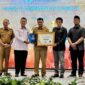Pemerintah Kota (Pemko) Tanjungpinang berhasil meraih predikat kualitas tertinggi dalam Penganugerahan Predikat Kepatuhan Penyelenggaraan Pelayanan Publik tahun 2024. Foto: Diskominfo Tanjungpinang 