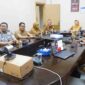 Pemerintah Kota Tanjungpinang mengikuti Rapat Koordinasi Pembahasan Langkah Kongkret Pengendalian Inflasi di Daerah secara hybrid, diikuti Asisten Administrasi Perekonomian dan Pembangunan, Elfiani Sandri, beserta jajaran dan stakeholder terkait. Foto: Diskominfo Tanjungpinang 
