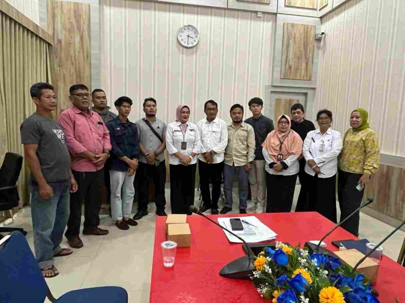 Pemerintah Kota (Pemko) Tanjungpinang melalui Dinas Perdagangan dan Perindustrian (Disdagin) menggelar Rapat Koordinasi (Rakor) dengan OPD terkait serta distributor sembako menjelang perayaan Natal dan Tahun Baru 2025. Foto: Diskominfo Tanjungpinang 