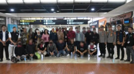 Sejumlah WNI yang menjadi korban perdagangan orang (TPPO) di wilayah konflik Myawaddy, Myanmar tiba di Tanah Air, Jumat (29/11/2024). Foto: HO-Kemlu RI