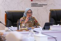 Menteri PANRB Rini Widyantini dalam pertemuan dengan Menteri Sekretaris Negara Prasetyo Hadi, Menteri Keuangan Sri Mulyani, Kepala BGN Dadan Hindayana, dan Kepala Badan Pengawasan Keuangan dan Pembangunan (BPKP) M. Yusuf Ateh di Kantor Kementerian PANRB, Jumat (27/12/2024). Foto : Humas Kementerian PANRB