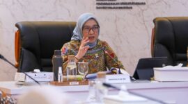 Menteri PANRB Rini Widyantini dalam pertemuan dengan Menteri Sekretaris Negara Prasetyo Hadi, Menteri Keuangan Sri Mulyani, Kepala BGN Dadan Hindayana, dan Kepala Badan Pengawasan Keuangan dan Pembangunan (BPKP) M. Yusuf Ateh di Kantor Kementerian PANRB, Jumat (27/12/2024). Foto : Humas Kementerian PANRB