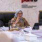 Menteri PANRB Rini Widyantini dalam pertemuan dengan Menteri Sekretaris Negara Prasetyo Hadi, Menteri Keuangan Sri Mulyani, Kepala BGN Dadan Hindayana, dan Kepala Badan Pengawasan Keuangan dan Pembangunan (BPKP) M. Yusuf Ateh di Kantor Kementerian PANRB, Jumat (27/12/2024). Foto : Humas Kementerian PANRB