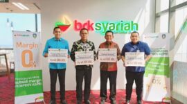 penandatanganan Perjanjian Kerja Sama (PKS) antara Pemerintah Provinsi Kepulauan Riau dan BRK Syariah terkait layanan perbankan serta pembiayaan UMKM dengan subsidi margin. Acara berlangsung di Ruang Sharia Digital Center, Menara Dang Merdu BRK Syariah, Pekanbaru, Riau, Senin (16/12). Foto; Diskominfo Kepri 