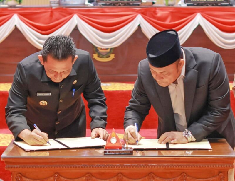 Dewan Perwakilan Rakyat Daerah (DPRD) Provinsi Kepulauan Riau dan Pemerintah Provinsi Kepri akhirnya sepakat menetapkan Anggaran Pendapatan dan Belanja Daerah (APBD) Provinsi Kepri Tahun 2025 dengan total anggaran sebesar Rp3,918 triliun. Foto: Diskominfo Kepri