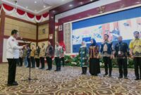 Pengukuhan Kepengurusan Forum Komunikasi Industri Jasa Keuangan (FKIJK) Provinsi Kepulauan Riau periode 2024-2027 serta Tim Percepatan Akses Keuangan Daerah (TPAKD) Kota Batam, Kabupaten Bintan, dan Kabupaten Natuna. Foto: Diskominfo Kepri 