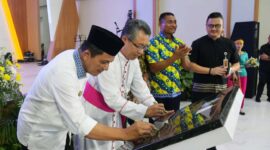 Gubernur Kepulauan Riau, H. Ansar Ahmad, menghadiri seremoni peresmian dan pemakaian gedung baru SMA Katolik Yos Sudarso, yang berada di bawah naungan Yayasan Tunas Karya. Foto: Diskominfo Kepri