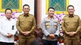 Kunjungan silaturahmi dari Ketua Pengadilan Tinggi Kepulauan Riau yang baru, H. Ahmad Shalihin,dan Kapolresta Tanjungpinang yang baru, Kombes Pol. Hamam Wahyudi, di Gedung Daerah, Tanjungpinang. Foto: Diskominfo Kepri 