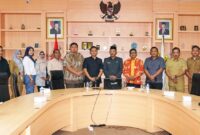 Sekretaris Daerah Provinsi Kepulauan Riau Adi Prihantara menerima kunjungan Ketua dan jajaran anggota Komisi II DPRD Kabupaten Bintan di Ruang Rapat Sekda, Lantai 3 Kantor Gubernur Kepri, Dompak, Selasa (21/1/2025). Foto: Diskominfo Kepri
