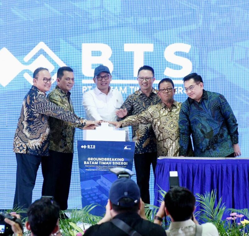 Groundbreaking pembangunan pabrik hilirisasi timah PT. Batam Timah Sinergi dan Peresmian PT. Tri Charislink Indonesia di Sei Lekop, Batam. Foto: Diskominfo Kepri 