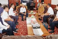 Audiensi bersama Direktur Operasi Modifikasi Cuaca BMKG Kepri, Dr. Endarwin, beserta jajaran BMKG Kepri di Ruang Kerja Sekda, Lantai 3, Kantor Gubernur Kepri, Dompak. Foto: Diskominfo Kepri 