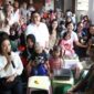 Wamen PPPA Veronica Tan bersama Wamen BKKBN Isyana Bagoes Oka meninjau lokasi Makan Bergizi Gratis (MBG) di Posyandu Dahlia, Ciracas - Jakarta Timur. Foto : Kemen PPPA