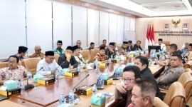 Kementerian Agraria dan Tata Ruang/Badan Pertanahan Nasional (ATR/BPN) menggelar Rapat Koordinasi (Rakor) dalam rangka percepatan pendaftaran tanah wakaf di seluruh Indonesia. Rakor kali ini menekankan terkait sinkronisasi data wakaf dari beberapa pemangku kepentingan mulai dari lembaga terkait hingga organisasi keagamaan Islam./Foto Istimewa/Humas Kementerian ATR/BPN

