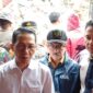 Amsakar Achmad saat meninjau lokasi longsor di Tiban Koperasi. Foto: INIKEPRI.COM