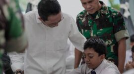 Program Makan Bergizi Gratis (MBG) resmi diluncurkan di Kota Batam pada Senin (13/1/2025). Program yang menyasar 3.294 siswa ini digelar di empat sekolah, yaitu SDN 003, SDN 006, SDN 010, dan SMPN 30 Bengkong.  Foto: Arief/INIKEPRI.COM