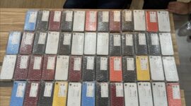 Ratusan iPhone yang mau diselundupkan. Foto: INIKEPRI.COM