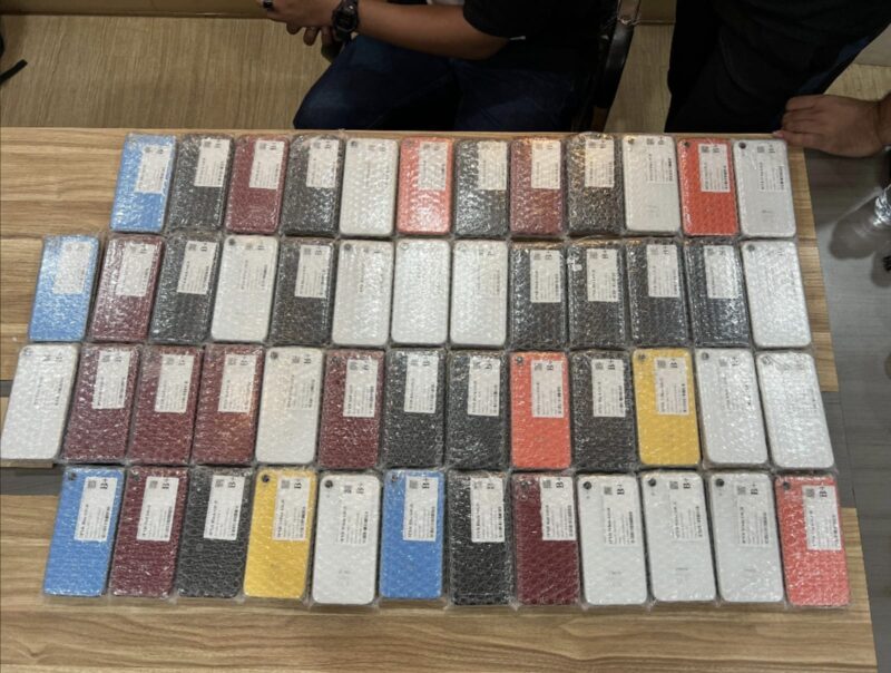 Ratusan iPhone yang mau diselundupkan. Foto: INIKEPRI.COM