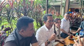 Wali Kota dan Wakil Wali Kota Batam terpilih Amsakar Achmad dan Li Claudia Chandra saat ngopi bareng bersama awak media. Foto: INIKEPRI.COM