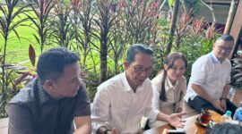 Wali Kota dan Wakil Wali Kota Batam terpilih Amsakar Achmad dan Li Claudia Chandra saat ngopi bareng bersama awak media. Foto: INIKEPRI.COM