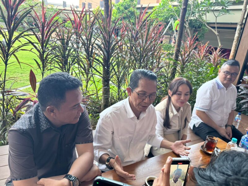 Wali Kota dan Wakil Wali Kota Batam terpilih Amsakar Achmad dan Li Claudia Chandra saat ngopi bareng bersama awak media. Foto: INIKEPRI.COM