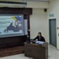 Teks Foto : 
Salah satu mahasiswa S3 KPI UINSU Afifi Lubis, saat mempresentasekan materinya di hadapan peserta International Communication Academics Seminar 2025 (ICAS25’). Foto: Istimewa 