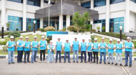 PT PLN Batam menggelar Apel Siaga dalam rangka memperingati bulan Keselamatan dan Kesehatan Kerja (K3) Nasional 2025 yang berlangsung sejak 12 Januari hingga 12 Februari 2025. Kegiatan yang dilaksanakan di Kantor Korporat PLN Batam, Selasa (21/1) ini menjadi momen untuk memperkuat komitmen PLN Batam dalam mengutamakan budaya K3 pada setiap lini kegiatan operasi perusahaan. Foto: PLN Batam 
