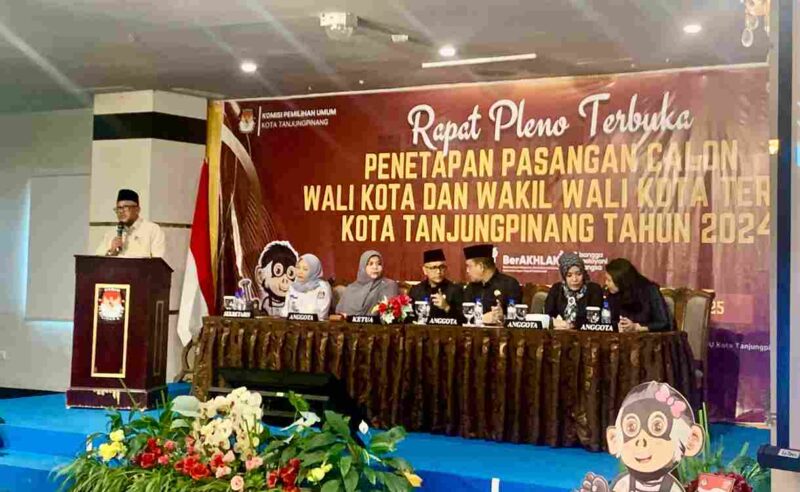 Pasangan H. Lis Darmansyah, S.H., dan Drs. H. Raja Ariza, M.M., resmi ditetapkan sebagai Wali Kota dan Wakil Wali Kota Tanjungpinang terpilih hasil Pilkada serentak 2024. Foto: Diskominfo Tanjungpinang 
