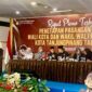 Pasangan H. Lis Darmansyah, S.H., dan Drs. H. Raja Ariza, M.M., resmi ditetapkan sebagai Wali Kota dan Wakil Wali Kota Tanjungpinang terpilih hasil Pilkada serentak 2024. Foto: Diskominfo Tanjungpinang 