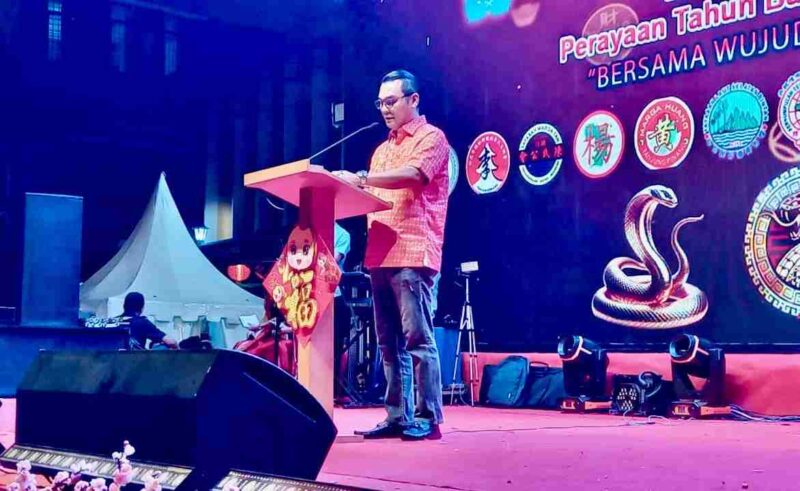 Penjabat (Pj.) Wali Kota Tanjungpinang, Andri Riza dalam perayaan Tahun Baru Imlek 2576 di Kota Tanjungpinang berlangsung meriah, Selasa (28/1) malam. Foto: Diskominfo Tanjungpinang 