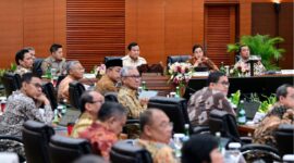 Presiden Prabowo Subianto menyampaikan keterangan persnya di Kantor Kementerian Keuangan Jakarta, pada Selasa, 31 Desember 2024. Foto: BPMI Setpres/Muchlis Jr