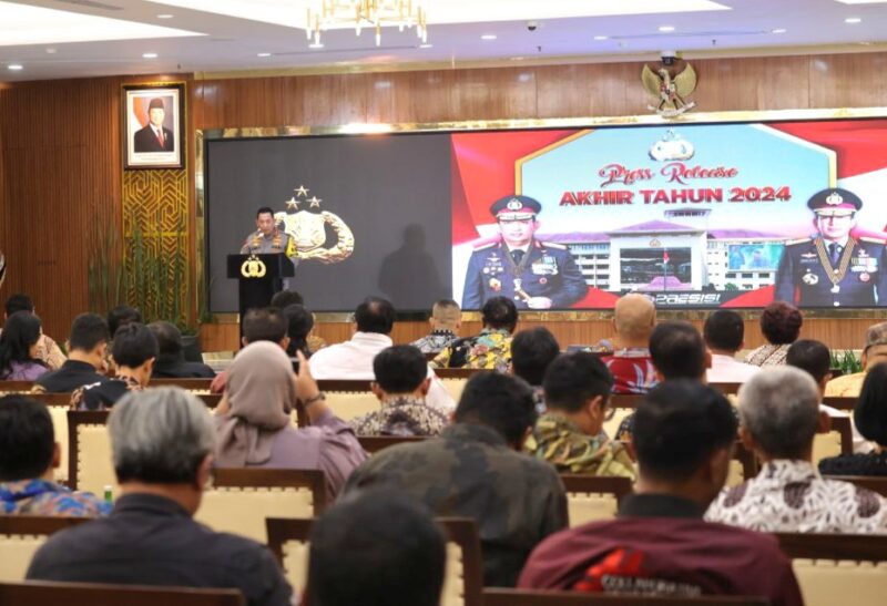 Kapolri Jenderal Listyo Sigit Prabowo saat rilis akhir tahun di Rupatama, Mabes Polri, Jakarta, Selasa (31/12/2024). Foto: dok. Humas Polri. 