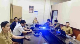 Pemerintah Kota (Pemko) Tanjungpinang mengikuti Rapat Koordinasi (Rakor) Pengendalian Inflasi di Daerah secara hybrid, dipimpin Pelaksana Tugas (Plt.) Sekretaris Jenderal (Sekjen) Kementerian Dalam Negeri (Kemendagri), Tomsi Tohir, dari Gedung Sasana Bhakti Praja, Jakarta Pusat. Foto: Diskominfo Tanjungpinang 