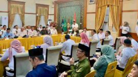 Pemerintah Provinsi Kepulauan Riau (Kepri) menggelar rapat koordinasi (rakor) bersama pemerintah kabupaten dan kota, Jumat (10/1/2025), di Gedung Daerah Provinsi Kepri, Tanjungpinang. Foto: Diskominfo Tanjungpinang 