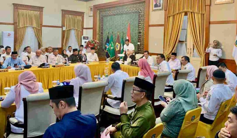Pemerintah Provinsi Kepulauan Riau (Kepri) menggelar rapat koordinasi (rakor) bersama pemerintah kabupaten dan kota, Jumat (10/1/2025), di Gedung Daerah Provinsi Kepri, Tanjungpinang. Foto: Diskominfo Tanjungpinang 