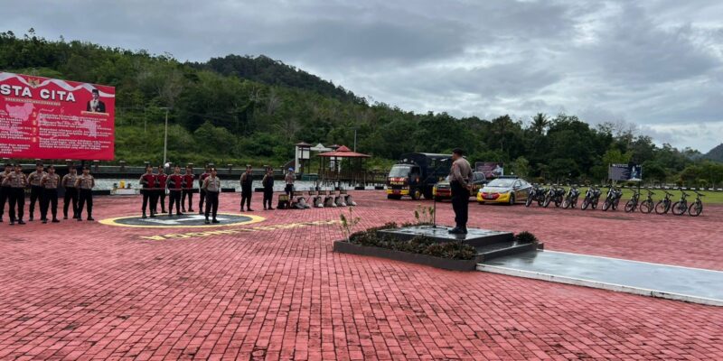 Polres Lingga menggelar apel pengecekan Alat Material Khusus (Almatsus) Sat Samapta Polres Lingga atau sarana dan prasarana (Sarpras) dinas Kepolisian di Lapangan Upacara Tri Brata Polres Lingga Jumat,17 Januari 2025. Foto: Humas Polres Lingga 