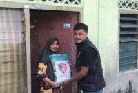 Sat Reskrim Polres Lingga salurkan kembali Sembako dari Kapolres Lingga untuk masyarakat yang kurang mampu di kecamatan Singkep, Jumat (17/1/2025) siang. Foto: Humas Polres Lingga