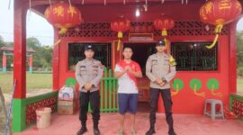 Menyambut perayaan Imlek 2025, Polsek Daik Lingga menggelar kegiatan pengamanan di Kelenteng Nguang Thian, Desa Kudung, Kecamatan Lingga Timur. Foto: Humas Polres Lingga 