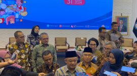 Menteri Pendidikan Dasar dan Menengah (Mendikdasmen), Abdul Mu’ti, dalam Taklimat Media Akhir Tahun 2024 sebagai bagian dari pelaporan capaian kinerja Kementerian Pendidikan Dasar dan Menengah (Kemendikdasmen) selama tahun 2024 dan paparan arah kebijakan pendidikan pada tahun 2025. Foto: Pasha Yudha Ernowo Infopublik.id