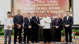 Rapat Pleno penetapan pasangan calon Ansar Ahmad dan Nyanyang Haris Pratamura sebagai Gubernur dan Wakil Gubernur Kepri terpilih pada Pilkada 2024. Foto: Diskominfo Kepri 
