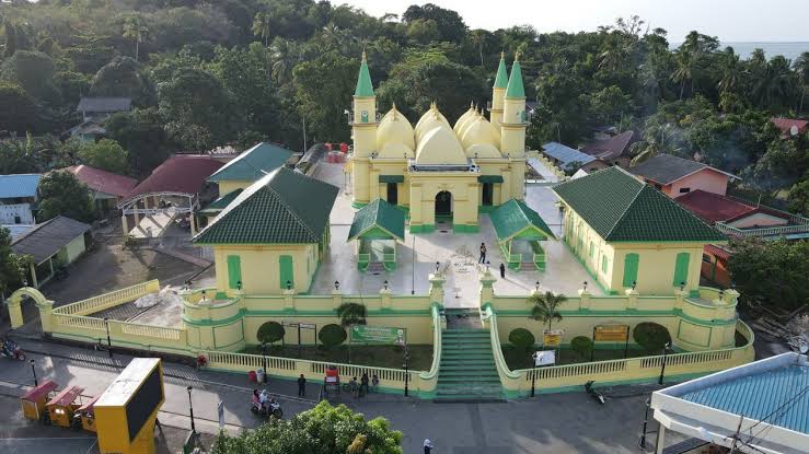 Masjid Raya Sultan Riau Penyengat. Foto: Istimewa