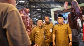 Wakil Gubernur Kepulauan Riau Nyanyang Haris Pratamura melakukan inspeksi mendadak (sidak) ke Pasar Bintan Center Tanjungpinang. Foto: INIKEPRI.COM/Diskominfo Kepri 