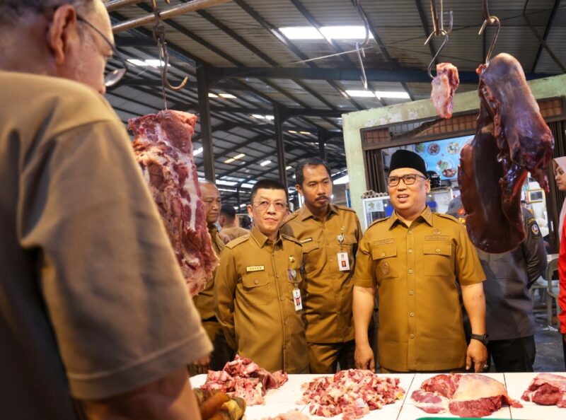 Wakil Gubernur Kepulauan Riau Nyanyang Haris Pratamura melakukan inspeksi mendadak (sidak) ke Pasar Bintan Center Tanjungpinang. Foto: INIKEPRI.COM/Diskominfo Kepri 