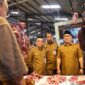 Wakil Gubernur Kepulauan Riau Nyanyang Haris Pratamura melakukan inspeksi mendadak (sidak) ke Pasar Bintan Center Tanjungpinang. Foto: INIKEPRI.COM/Diskominfo Kepri 