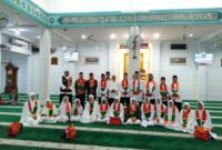 Kepala Kemenag Lingga Drs H Erman Zaruddin,M.M.Pd melepas keberangkatan jamaah umrah dari Raphita Wisata Travel. Foto: INIKEPRI.COM