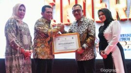 Gubernur Kepulauan Riau, Ansar Ahmad, menghadiri acara Kenal Pamit Kepala Kepolisian Daerah (Kapolda) Kepulauan Riau yang digelar pada Senin, (3/2), di Hotel Radisson, Batam. Foto: Diskominfo Kepri 
