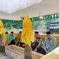Kepala Kantor Wilayah (Kakanwil) Kementerian Agama (Kemenag) Provinsi Kepulauan Riau, Zoztafia, melakukan ziarah ke makam Sultan Mahmud Riayat Syah, Pahlawan Nasional asal Kepulauan Riau. Foto: INIKEPRI.COM