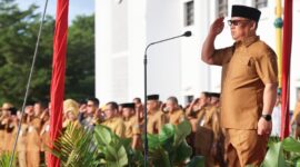 Wakil Gubernur Kepri, Nyanyang Haris Pratamura, memimpin apel pagi perdana di lingkungan Pemerintah Provinsi Kepulauan Riau (Pemprov Kepri), di Lapangan Upacara Kantor Gubernur Kepulauan Riau, Tanjungpinang. Foto: INIKEPRI.COM/Diskominfo Kepri 