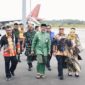 Wakil Gubernur Kepulauan Riau, Nyanyang Haris Pratamura, tiba di Bandara Raja Haji Fisabilillah (RHF), Tanjungpinang, pada Jumat (21/2), setelah resmi dilantik oleh Presiden Republik Indonesia, Prabowo Subianto. Foto: Diskominfo Kepri 